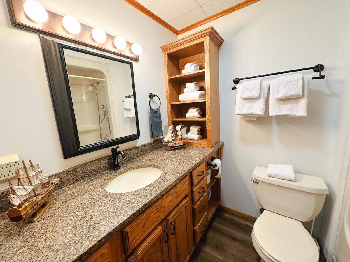 Fun Family Home Near Cedar Point 桑达斯基 外观 照片